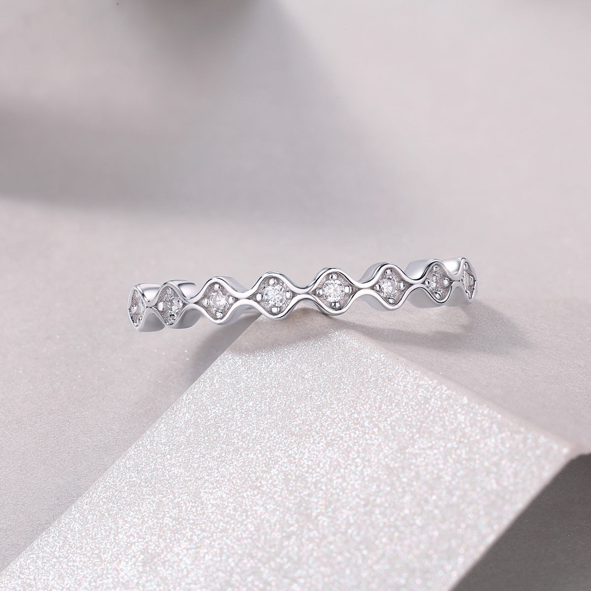 Veloura Wave Ring – Moissanite & 925 Sterling Silber