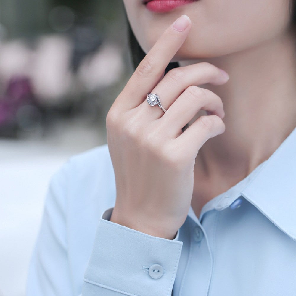 Luvéa Twist Ring – Moissanite & 925 Sterling Silber
